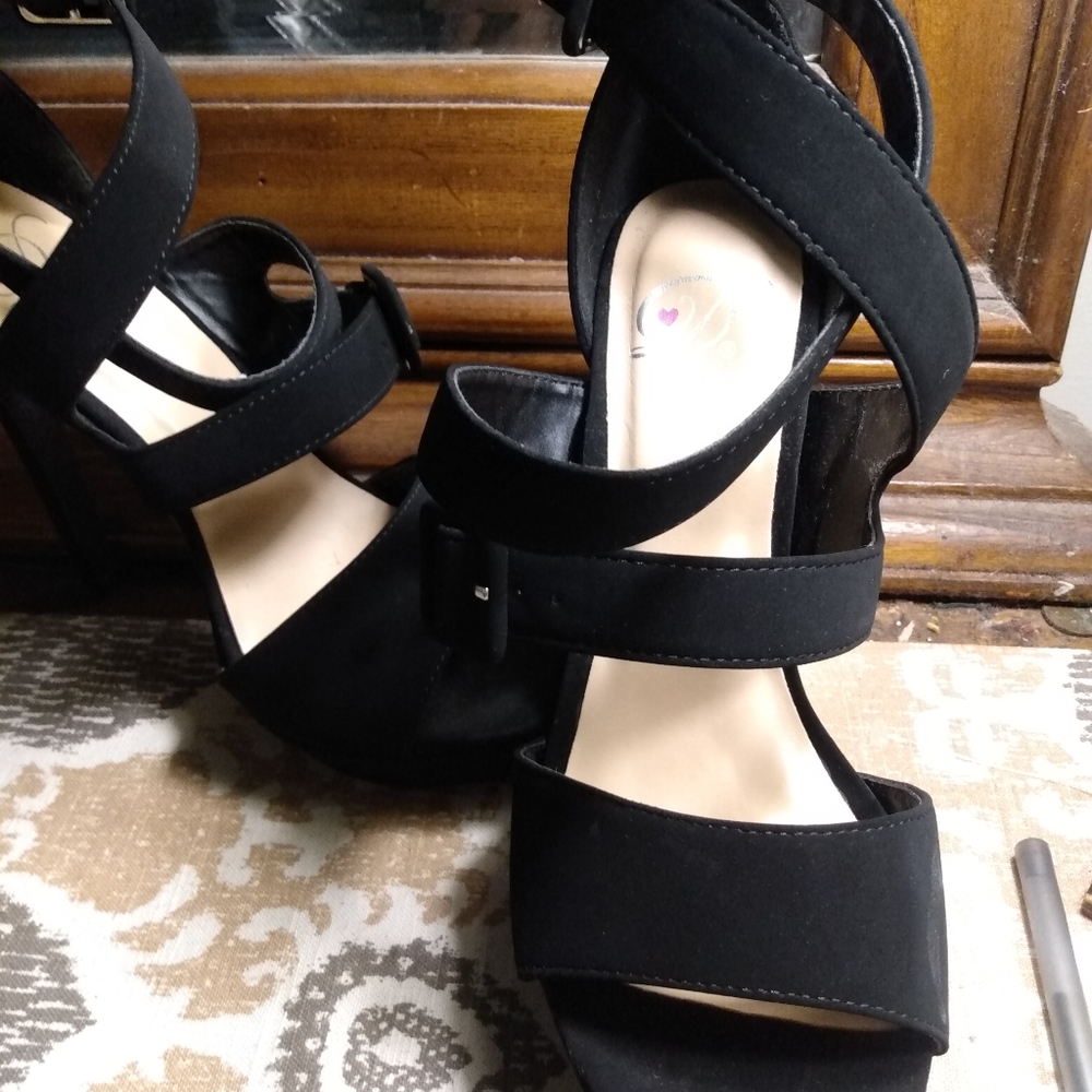 Heels - Picture 3 of 12